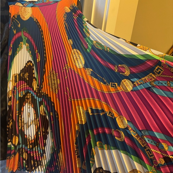 Versace pleated skirt - Sz 36 - Rodeo Spring/Summer Collection - gently used - Picture 11 of 14